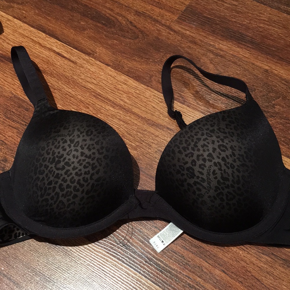 NWOT Wonderbra 7875 Push Up Bra